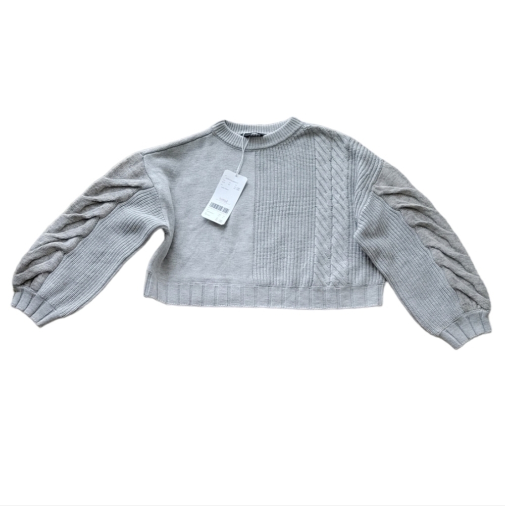initial NWT Pullover Cropped, Light Grey - Picture 11 of 13